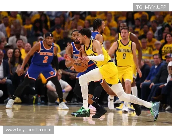 哈利伯顿抓住挡拆机会提升组织效率，领先库里关键时刻助攻表现